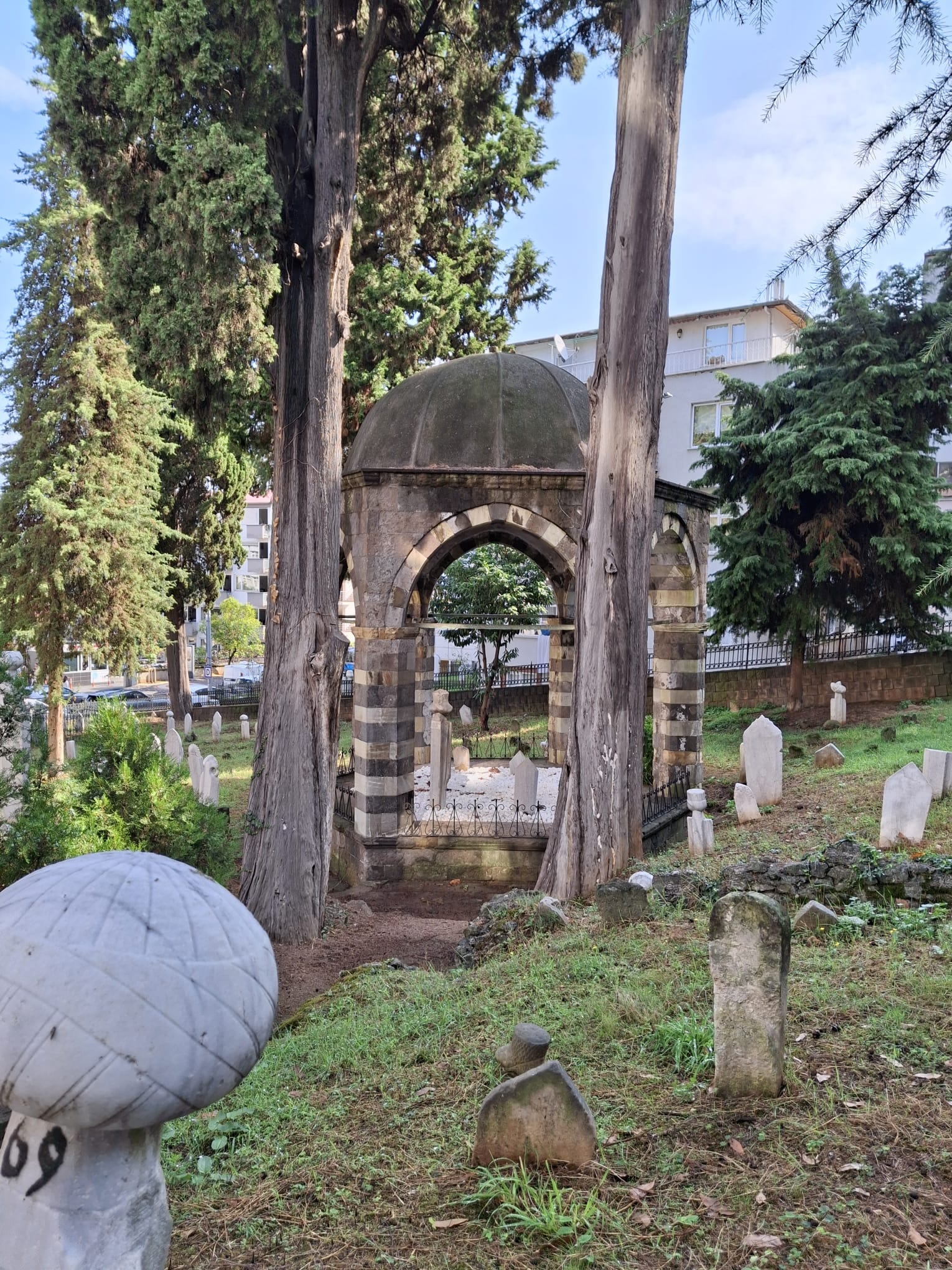 Küçük İmaret Cemetery (Hamzapaşa Mosque Burial Ground)