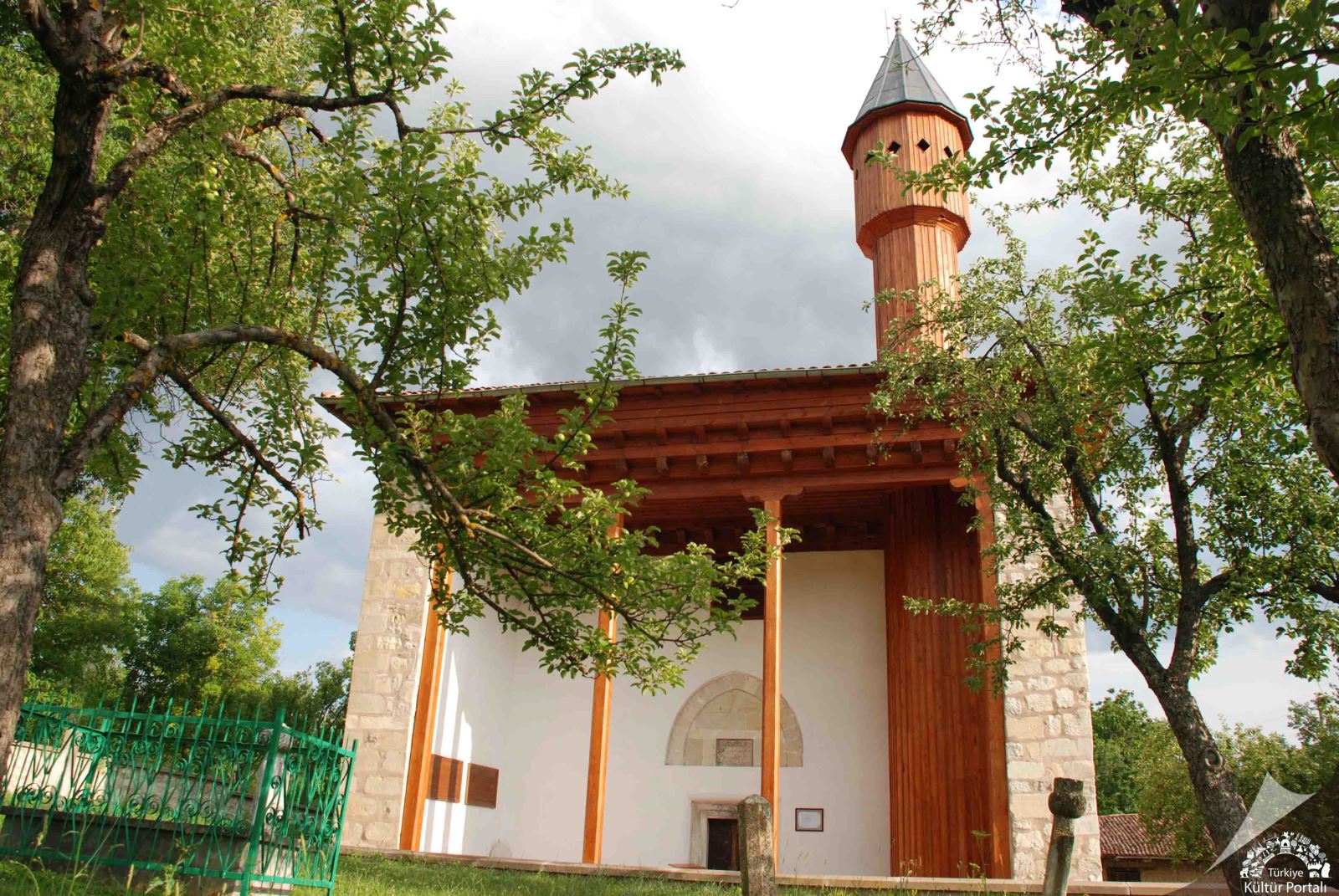 Mahmutbey Camii